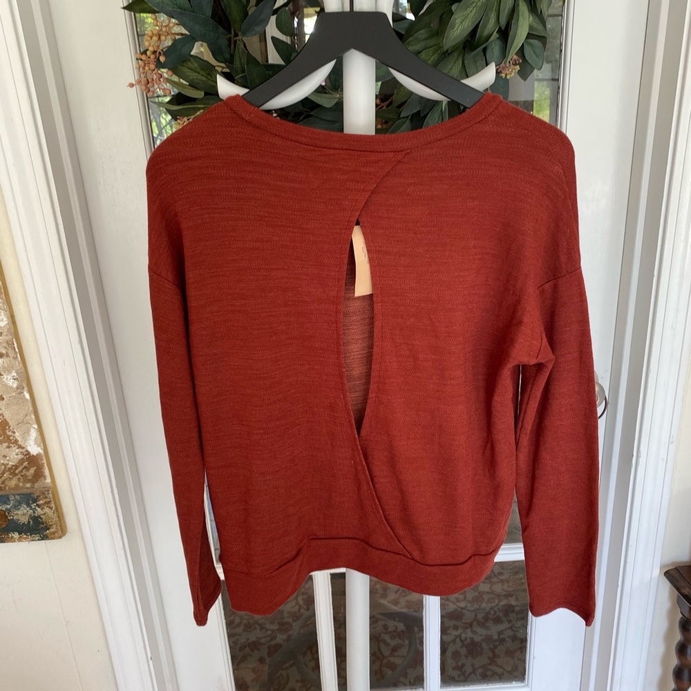NWT American Eagle Top Keyhole Open Back LS M